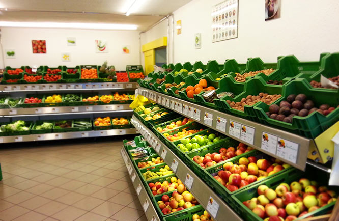 Die Mönch Fruchthandels-Company steht für Frische auch im Verkaufsladen in Nüdlingen.
